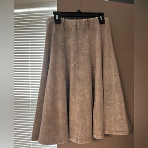 Hard tail panel skirt light grey acid wash! Size L